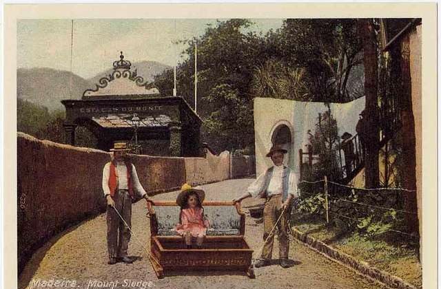 Colour postcard of the Monte toboggan with two carreiros and a passenger